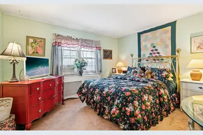 2002 Murray Place, Merrick, NY 11566 - Photo 15