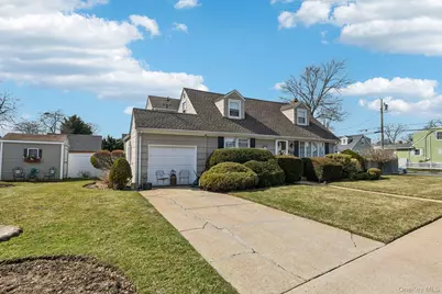 2002 Murray Place, Merrick, NY 11566 - Photo 3