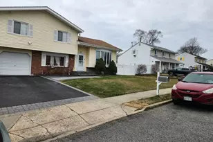 160 Bark Ave, Central Islip, NY 11722 - Photo 3
