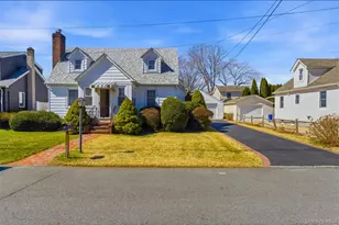 126 Grant St, Centerport, NY 11721 - Photo 3