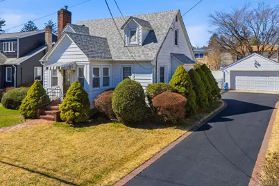 126 Grant Street, Centerport, NY 11721 - Photo 19