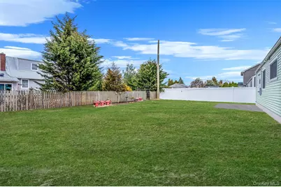 43 E June Street, Lindenhurst, NY 11757 - Photo 13