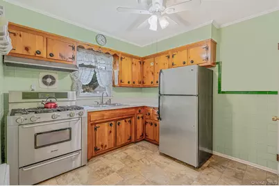 43 E June Street, Lindenhurst, NY 11757 - Photo 19