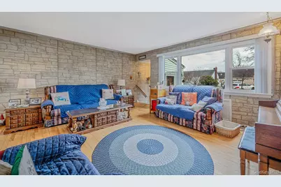 43 E June Street, Lindenhurst, NY 11757 - Photo 15