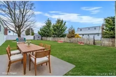 43 E June Street, Lindenhurst, NY 11757 - Photo 9