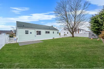 43 E June Street, Lindenhurst, NY 11757 - Photo 11