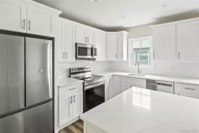 269 Bayville Avenue #3, Bayville, NY 11709 - Photo 3