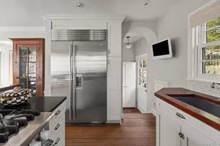 147 Valley Stream Rd E, Larchmont, NY 10538 - Photo 7