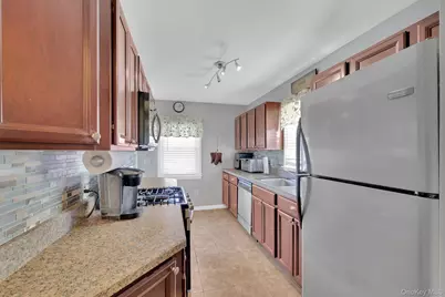 10 Renfrewshire Drive, Middletown, NY 10941 - Photo 17