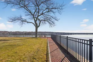 1 Toms Point Ln, Port Washington, NY 11050 - Photo 35