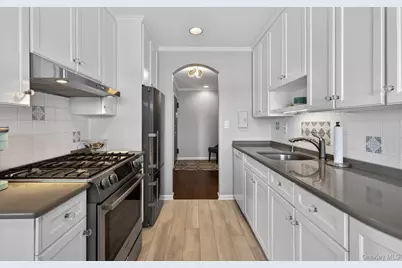 1 Toms Point Lane #17G, Port Washington, NY 11050 - Photo 5