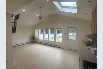 12 Parkdale Drive, Farmingdale, NY 11735 - Photo 3