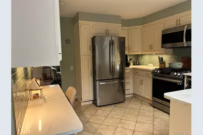 5 Slade Place, Bay Shore, NY 11706 - Photo 3