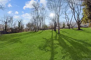 19 Austin Ln, East Northport, NY 11743 - Photo 37