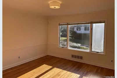 1 The Beachway, Manhasset, NY 11030 - Photo 3