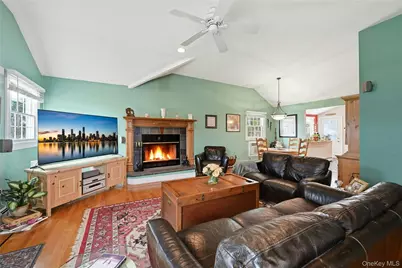 136 Park Avenue, Deer Park, NY 11729 - Photo 5