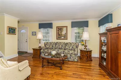 35 Roydon Drive N, Merrick, NY 11566 - Photo 9