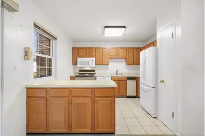 422 Somerset Drive #B, Pearl River, NY 10965 - Photo 9