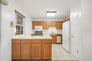 422 Somerset Dr, Pearl River, NY 10965 - Photo 9