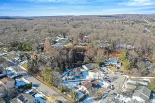 3 New Jersey Ct, Dix Hills, NY 11746 - Photo 3