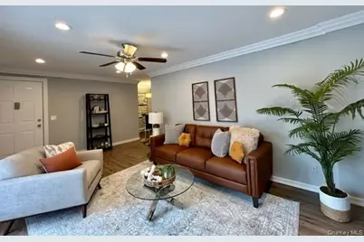 45 Golden Avenue #E01, Deer Park, NY 11729 - Photo 5