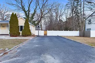 115 Clinton Ave, Patchogue, NY 11772 - Photo 3