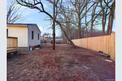 115 Clinton Avenue, Patchogue, NY 11772 - Photo 35