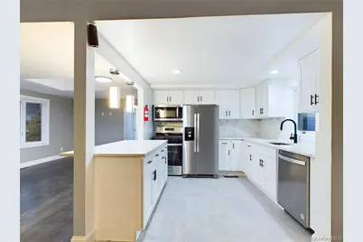 115 Clinton Avenue, Patchogue, NY 11772 - Photo 5