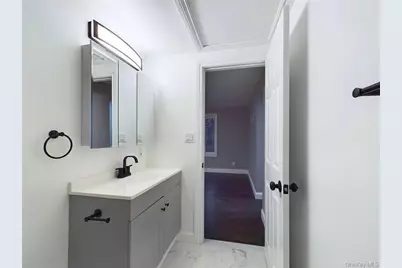 115 Clinton Avenue, Patchogue, NY 11772 - Photo 17