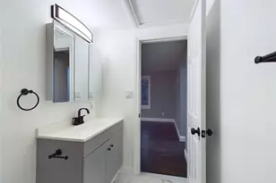 115 Clinton Ave, Patchogue, NY 11772 - Photo 17