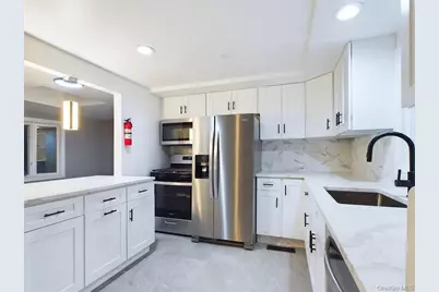 115 Clinton Avenue, Patchogue, NY 11772 - Photo 7