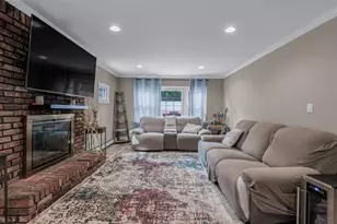 34 Hedge Ln, Westbury, NY 11590 - Photo 9