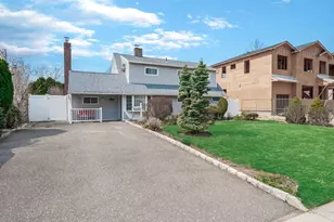 34 Hedge Ln, Westbury, NY 11590 - Photo 3