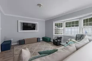 34 Hedge Ln, Westbury, NY 11590 - Photo 11