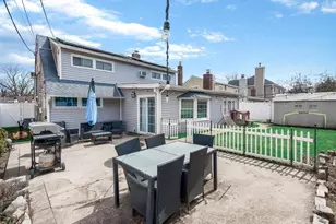 34 Hedge Ln, Westbury, NY 11590 - Photo 21