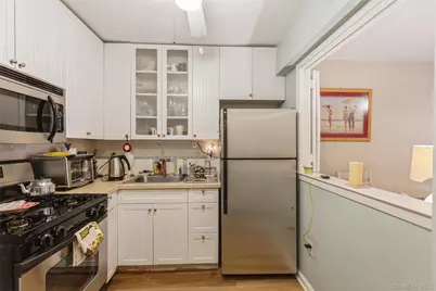 370 W. Broadway #2X, Long Beach, NY 11561 - Photo 5