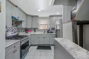 32 Cumberland Pl, Valley Stream, NY 11580 - Photo 11