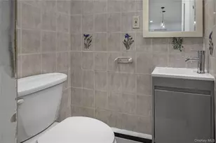 305 S 8th St, New Hyde Park, NY 11040 - Photo 13