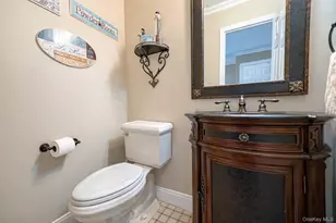 240 Pond View Ln, Smithtown, NY 11787 - Photo 15