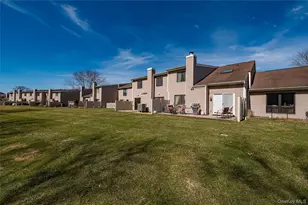 240 Pond View Ln, Smithtown, NY 11787 - Photo 25