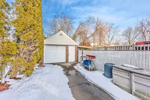 39 Stewart St, Floral Park, NY 11001 - Photo 19