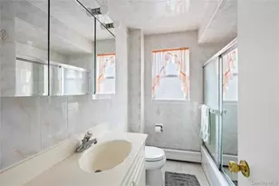 39 Stewart St, Floral Park, NY 11001 - Photo 13