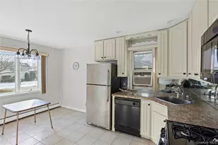 39 Stewart St, Floral Park, NY 11001 - Photo 7