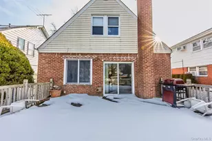 39 Stewart St, Floral Park, NY 11001 - Photo 21