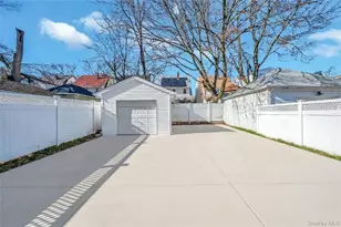 194-19 115th Rd, Saint Albans, NY 11412 - Photo 37