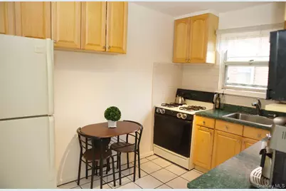 73-27 263rd Street #1st Floor, Glen Oaks, NY 11004 - Photo 3