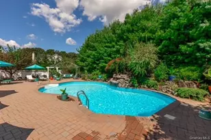 1 Laurel Ln, Holtsville, NY 11742 - Photo 3