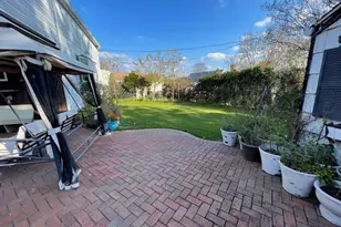 54 Camden Pl, New Hyde Park, NY 11040 - Photo 11