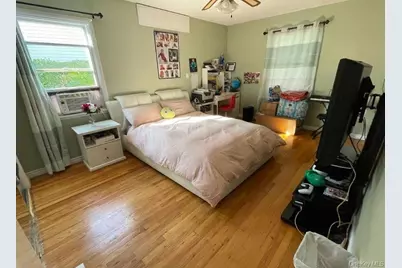 54 Camden Place, New Hyde Park, NY 11040 - Photo 9