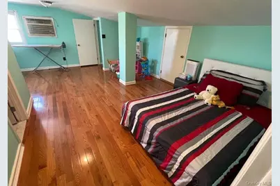 54 Camden Place, New Hyde Park, NY 11040 - Photo 7